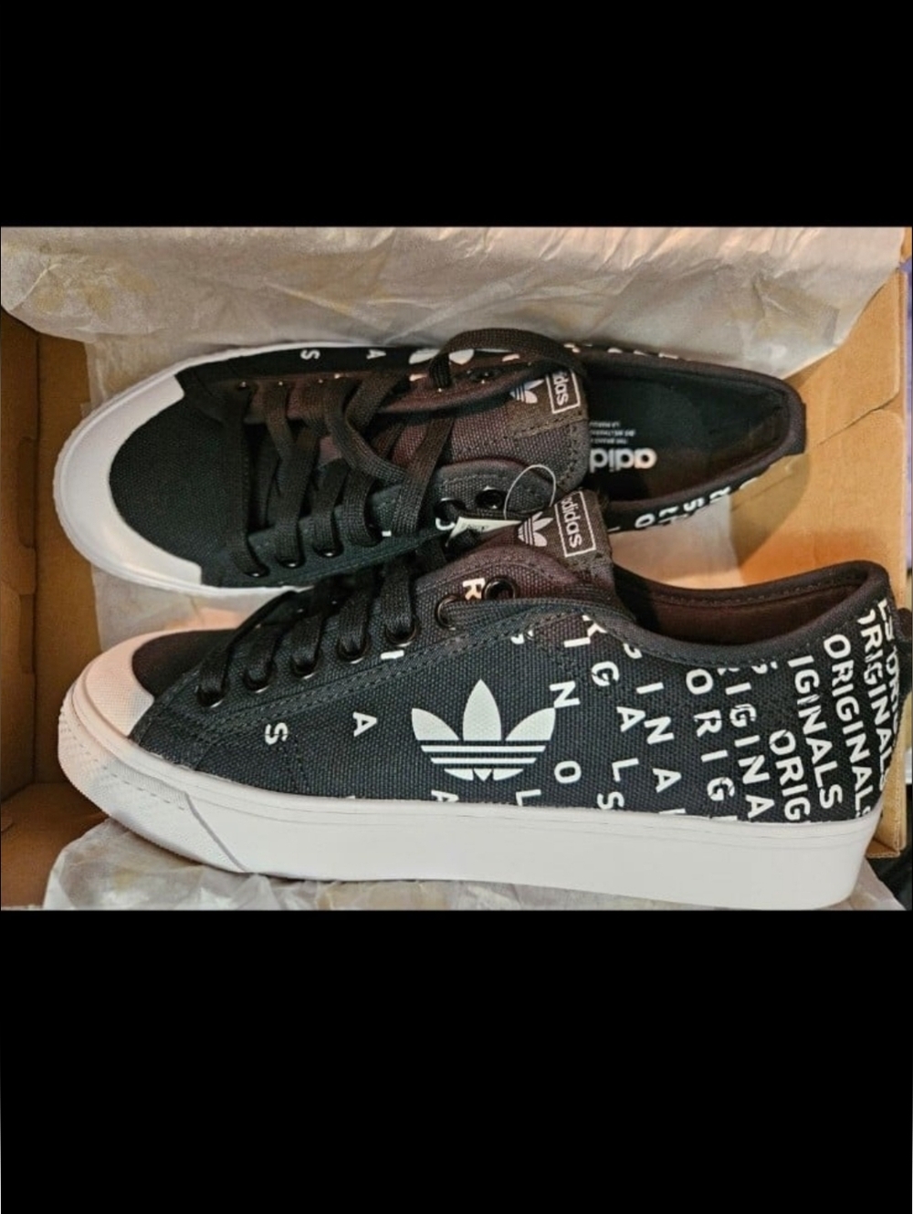 Adidas Sneakers